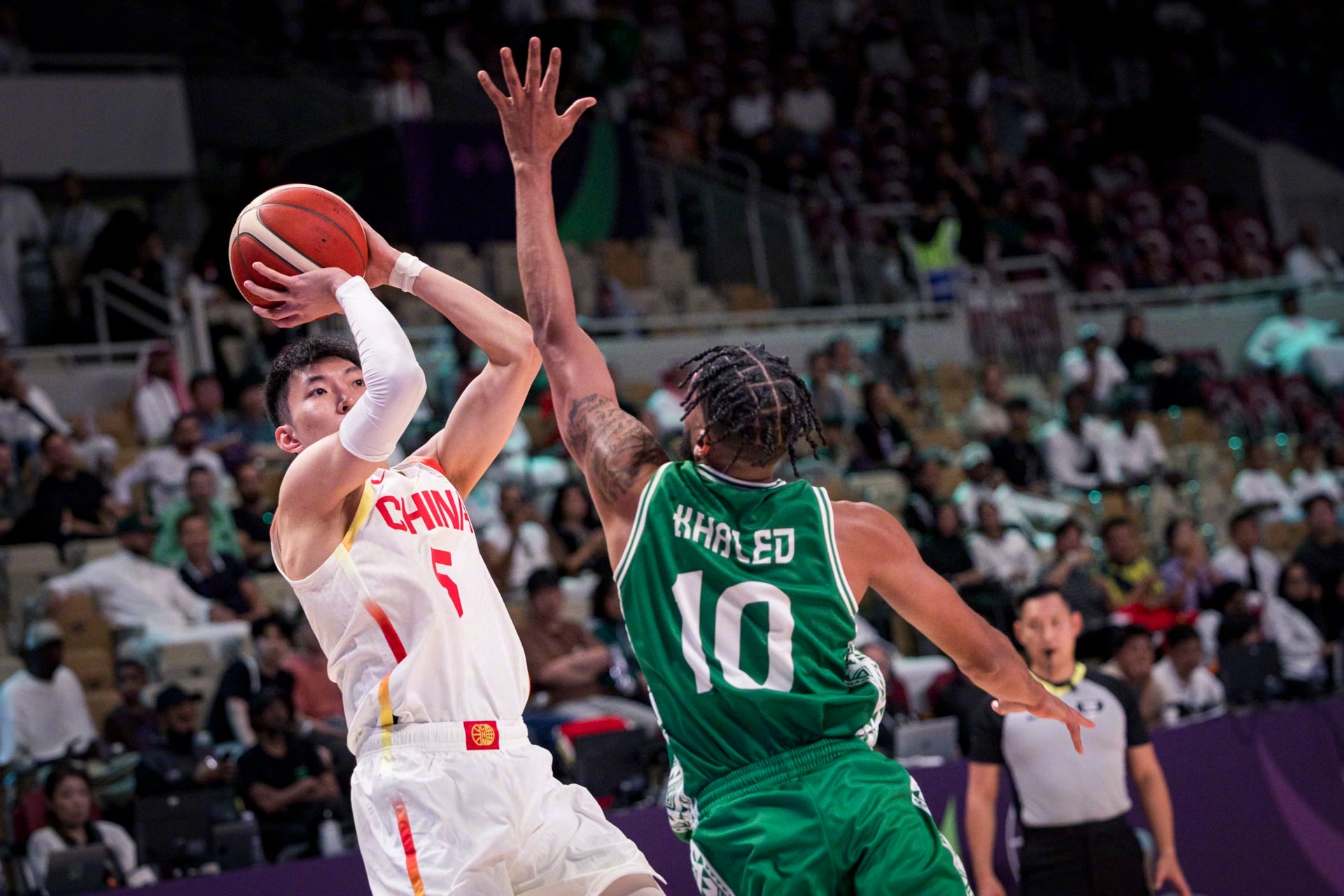 包含广东宏远迎荷甲关键赛冲刺阶段拜仁慕尼黑备战NBA季后赛，现场解说直呼：关键时刻新疆广汇调整名单以备欧超杯的词条